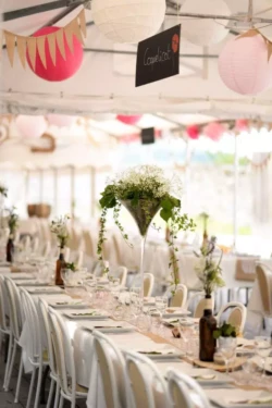 repas sous le chapiteau